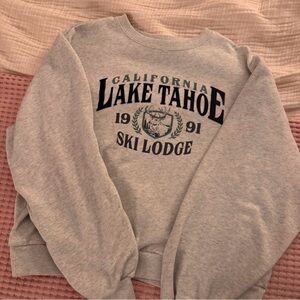 Hollister Lake Tahoe Gray Ski Lodge Crewneck🤍